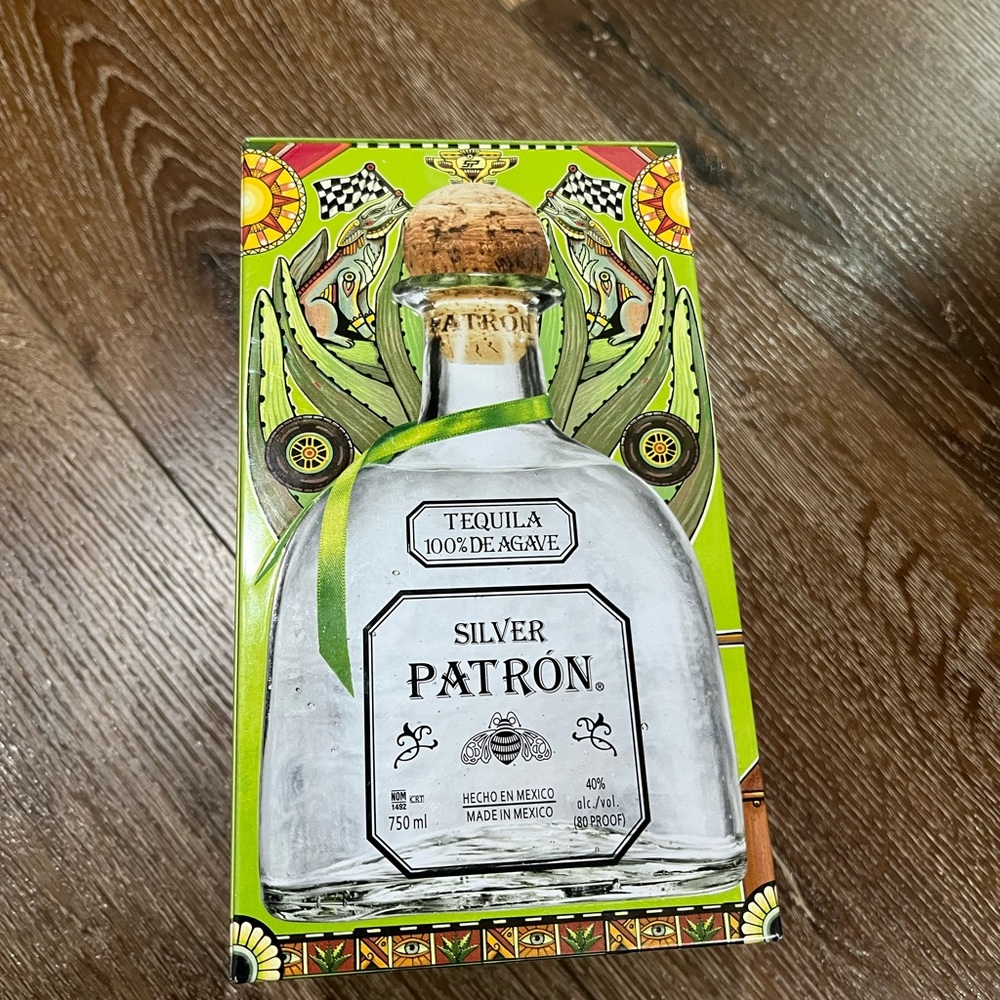 2 total jack Daniel’s and silver patron tequila tin can - Picture 4 of 16